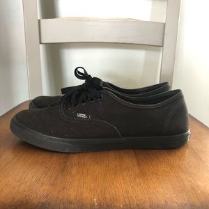 Lo-Pro all black Vans